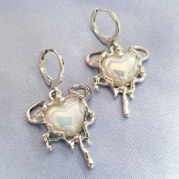 NEW Dolls Kill Cyberpunk Y2K Style Silver Earrings w/ Iridescent Dripping Hearts - Picture 2 of 6